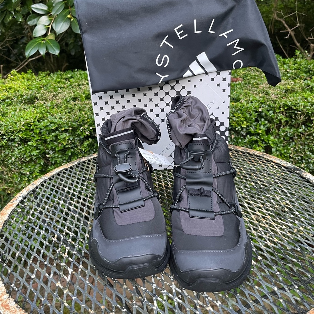 Stella McCartney-Adidas ladies, Core Black winter boots cold.